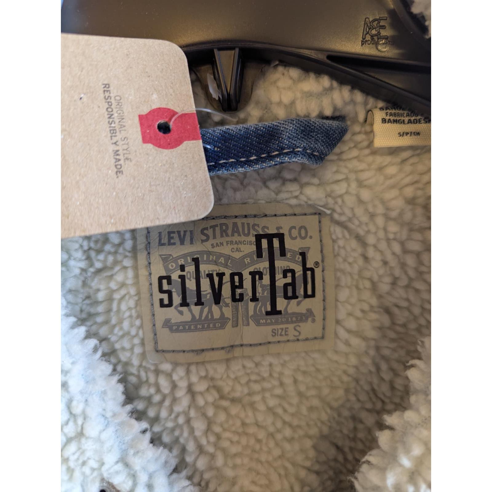 Levi’s Chaquetas SilverTab con Sherpa para Hombre –  Unidades en la caja 24 – Colores Mixtos –  Precio unitario $41.50 c/u